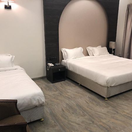 Hotel Sharanam Shegaon Buitenkant foto